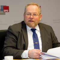 Fast jeder fünfte Justizvollzugsbeamte in Bayern braucht einen Nebenjob