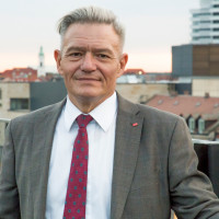 SPD-Fraktionschef stelle Konjunkturprogramm für neuen Aufschwung vor