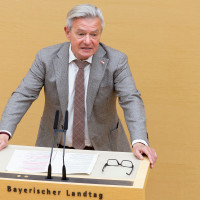 SPD-Fraktionschef Arnold unterstützt neue Corona-Maßnahmen