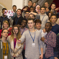 Schüler mit Fluchthintergrund besuchen den Bayerischen Landtag