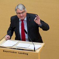 SPD-Haushaltspolitiker Güller zollt BayernLB Respekt