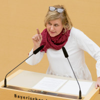 SPD bietet Grünen Zusammenarbeit für Parité in Parlamenten an