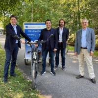 Landtagsabgeordnete Taşdelen und von Brunn informieren sich an der Technischen Hochschule Nürnberg über Forschung zu E-Lastenrädern