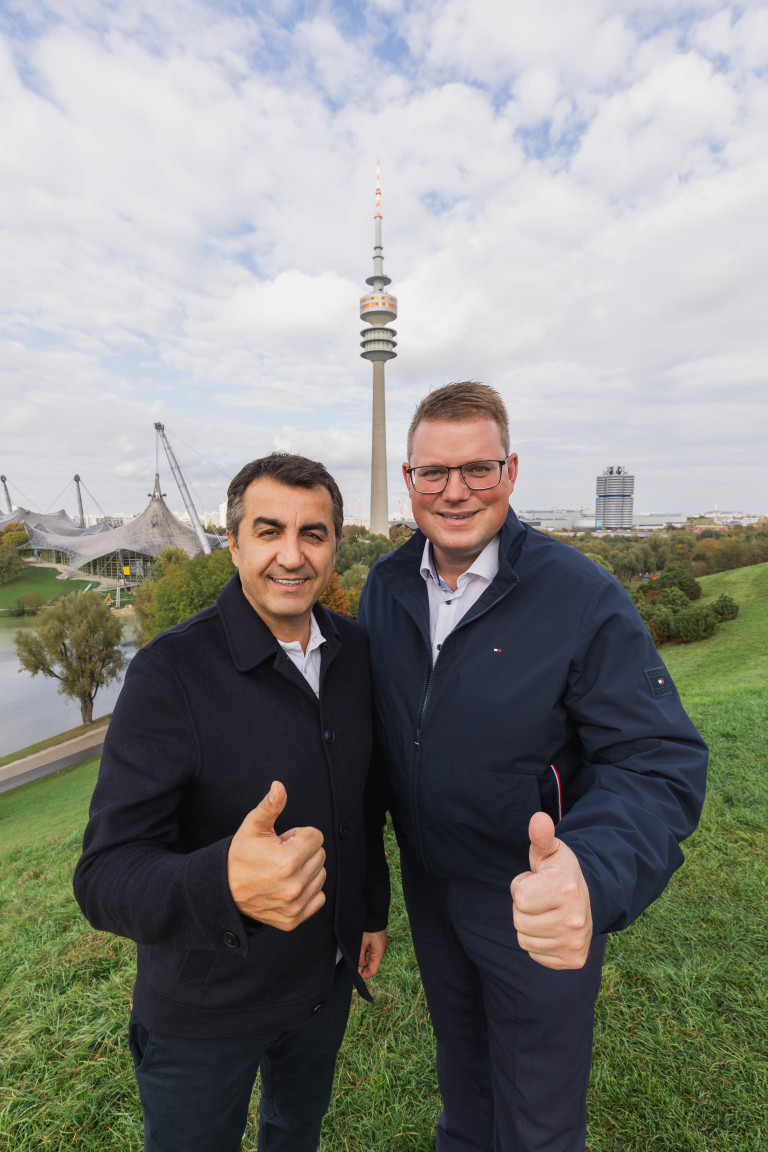 Vor den Olympia-Stätten von 1972: Arif Taşdelen, sportpolitischer Sprecher der SPD-Landtagsfraktion, und Holger Grießhammer, Vorsitzender der SPD-Landtagsfraktion.