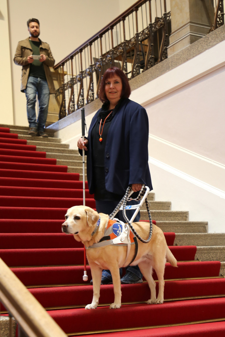 Bewährtes Team: Sibylle Brandt und ihr Blindenhund