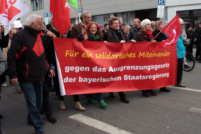 Demonstration gegen das geplante Integrationsgesetz der Staatsregierung am 22. November in München mit vielen SPD-Abgeordneten
