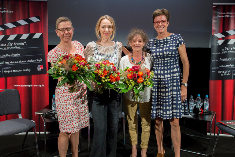 v.l.: Prof. Corinna Kleinert, Julia Beerhold, Barbara Teufel, Isabell Zacharias
