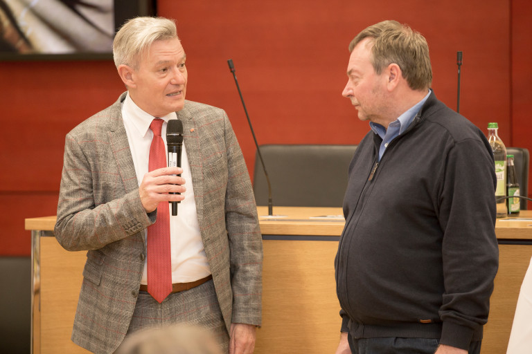 SPD-Fraktionschef Horst Arnold dankt Reisch für seine Arbeit und unterstreicht wie wichtig die Seenotrettung ist
