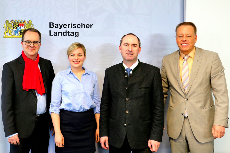 v.l.: Markus Rinderspacher, Katharina Schulze, Hubert Aiwanger, Dirk Oberjasper (Pressesprecher FW)