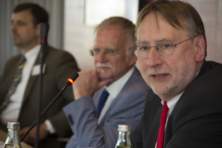 SPD-Veranstaltung zu TTIP und CETA - Moeller, Pfaffmann und Lange auf dem Podium