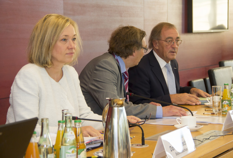 V.l.: Doris Rauscher (Stv. Vorsitzende des Integrations-Ausschusses), Joachim Unterländer (Vorsitzende des Integrations-Ausschusses), Franz Schindler (Vorsitzender des Rechtsausschusses)