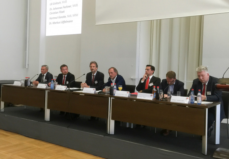 V.l.: Horst Arnold, Uli Grötsch, Dr. Markus Löffelmann, Franz Schindler, Dr. Johannes Fechner, Christian Flisek, Hartmut Ganzke