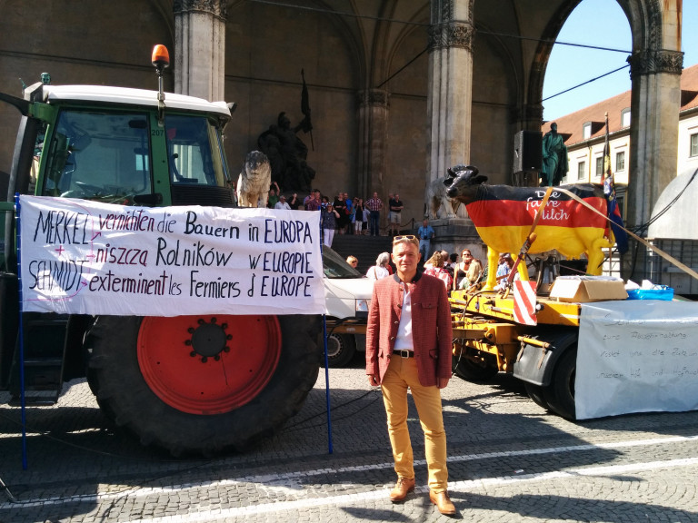 Horst Arnold bei der Demonstration der Milchbauern in München